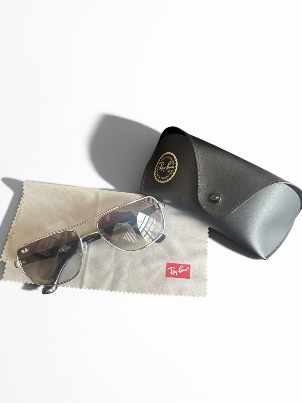 ✨ Authentic Ray-Ban Aviator Sunglasses by Luxottica ✨